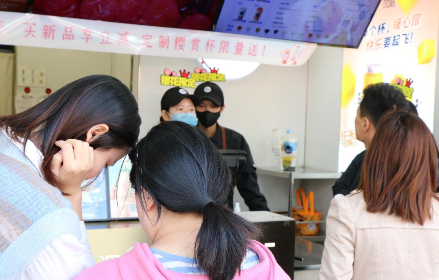U乐国际奶茶：一家奶茶店的发展需要重点关注哪两个问题